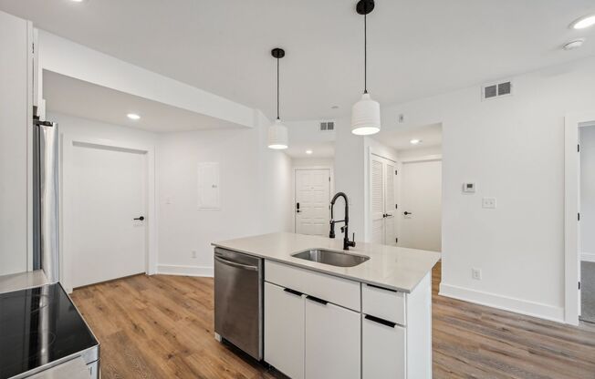 2 beds, 2 baths, 979 sqft, $2,025, Unit 301