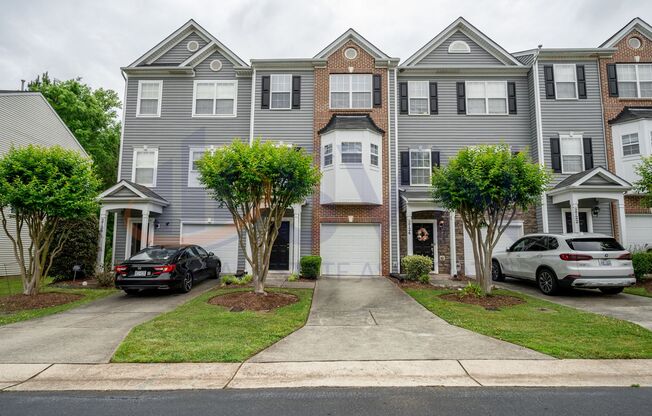 3 STORY TOWNHOME WITH BONUS ROOM!