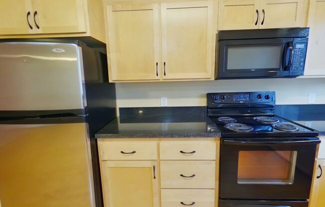 3 beds, 2 baths, $1,995, Unit 402