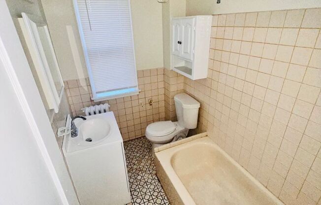 2 beds, 1 bath, $1,450