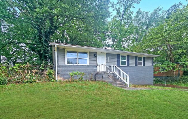 Spacious 4 Bedroom Home Near University Ave – Private Lot, Great Layout! - Vouchers accepted