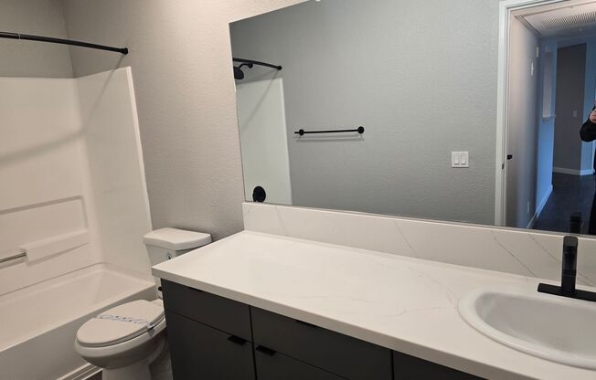 1 bed, 1 bath, 704 sqft, $2,365, Unit 123