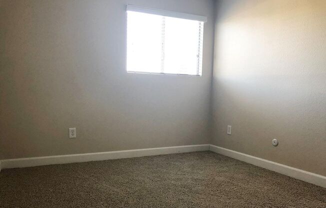 3 beds, 1.5 baths, 1,325 sqft, $2,625, Unit H04