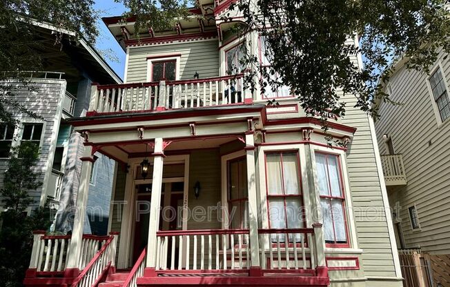 124 E HENRY ST