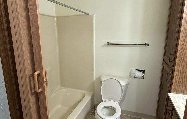 2 beds, 2 baths, 1,034 sqft, $1,249, Unit 1901-042