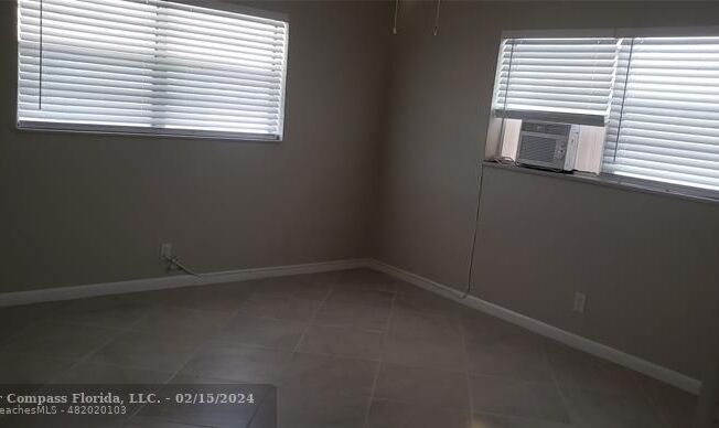 1630 N 25 AVE