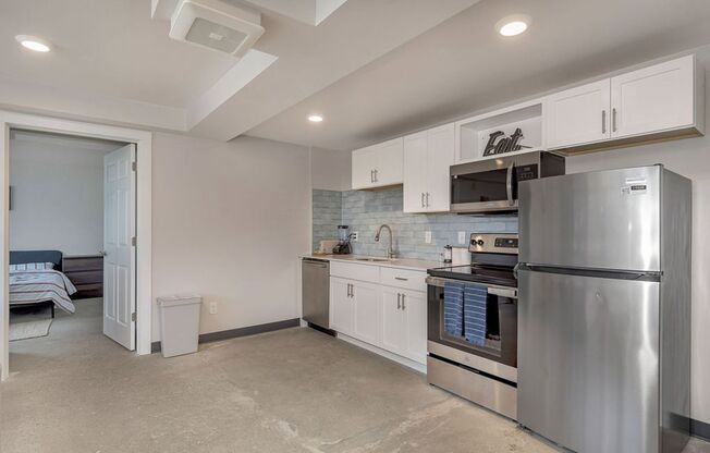 2 beds, 2 baths, 886 sqft, $1,793, Unit 604