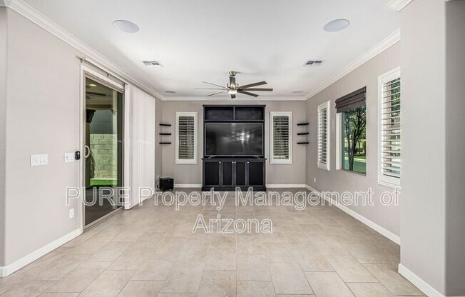 1945 W GRAND CYN DR