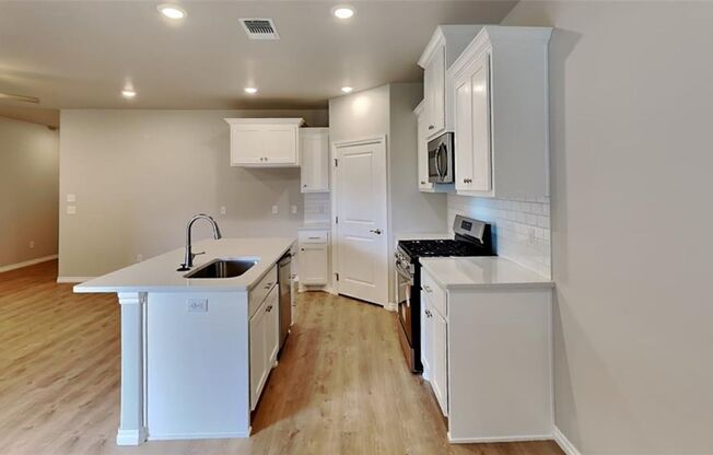 Luxury 1 Bedroom 2 Bathroom Cottage in 55+ Community (GATES COMING SOON) (MOVE IN SPECIAL)