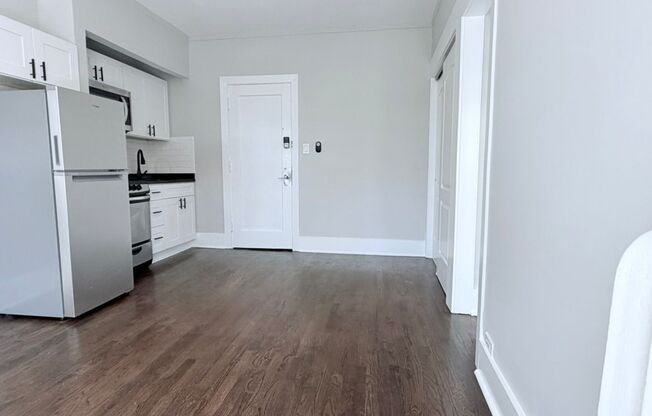 916 W Diversey