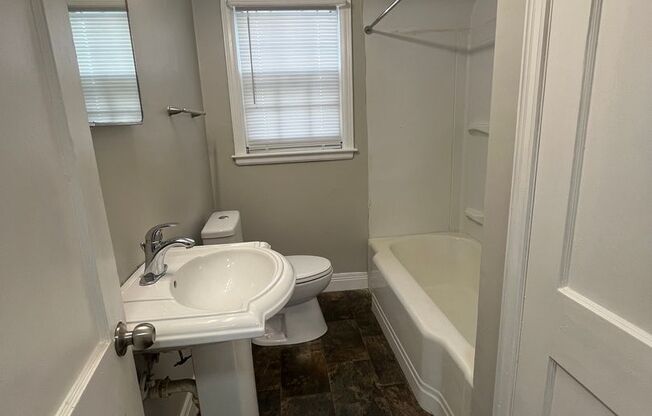 3 beds, 1 bath, $1,550