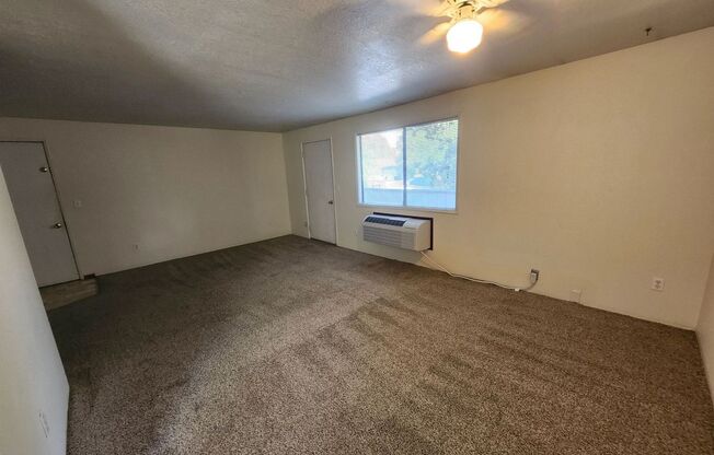 2 Bed/1 Bath Apartment in NE Bend - Wichita Way