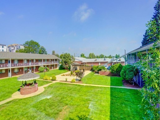 2 beds, 1 bath, 832 sqft, $1,550, Unit 211