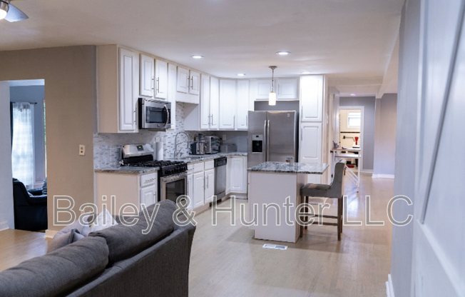 3207 BOBBIE LN