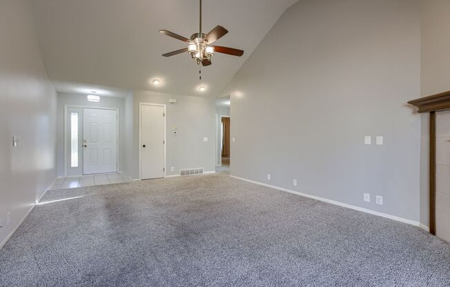 Must See 3 Bedroom Close to Village Pointe!!