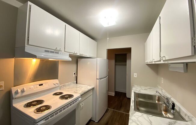 2 beds, 1 bath, 807 sqft, $750, Unit Unit 2-112