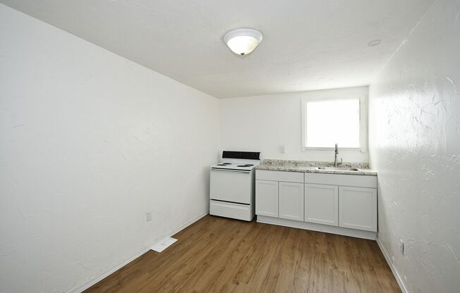 1 bed, 1 bath, $700, Unit Unit 1