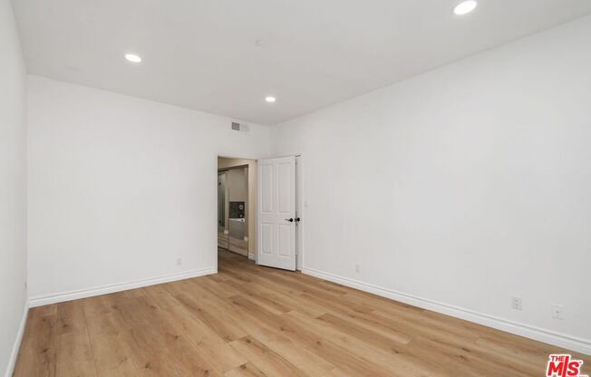 117 S CLARK DR