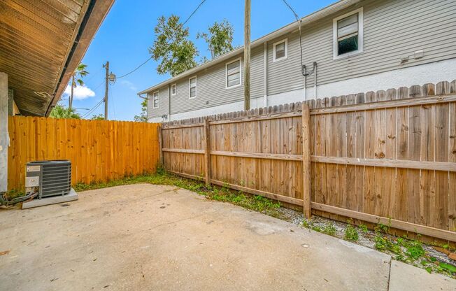 2 beds, 1 bath, 700 sqft, $1,395, Unit 4560-04