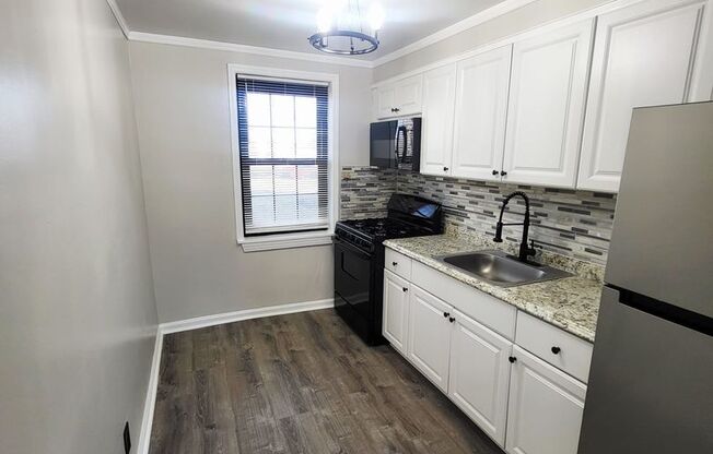 2 beds, 1 bath, 700 sqft, $1,350, Unit 15-3326