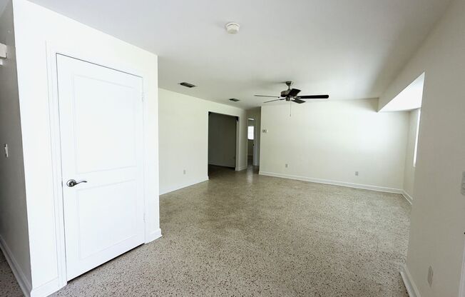 3/2/1 car garage in S. Ft. Myers Off Cypress Lake!
