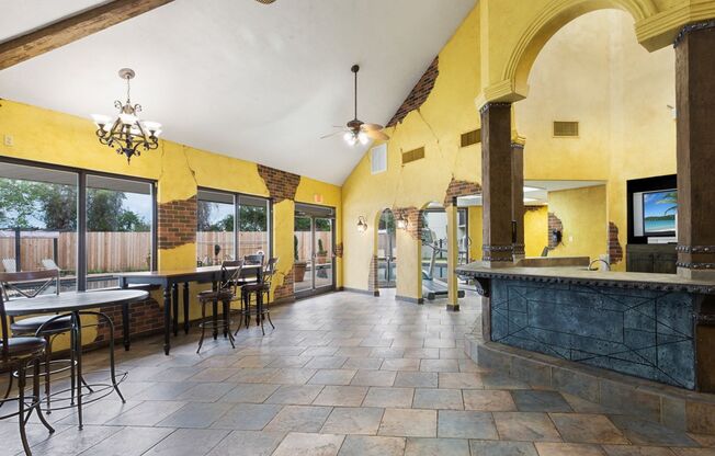 2BR 2BA Condo Downtown (Riverview Condominiums)
