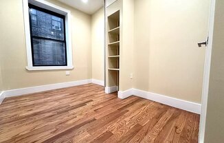 2 beds, 1 bath, $2,600, Unit 2F