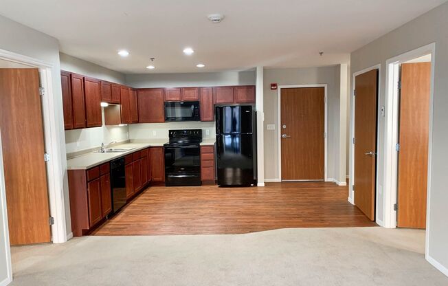 2 beds, 2 baths, 958 sqft, $1,275, Unit 211