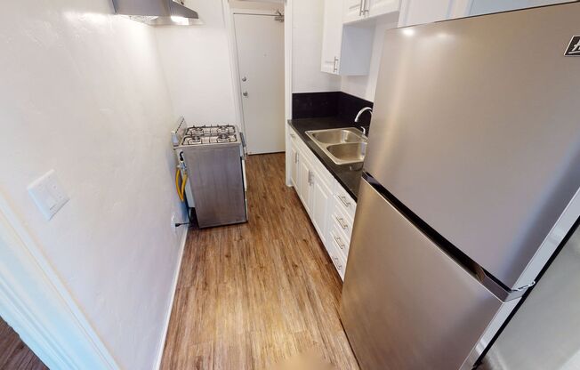La Chandelle Apts...Charming building...Renovated Apartments Available...Hardwood Floors!