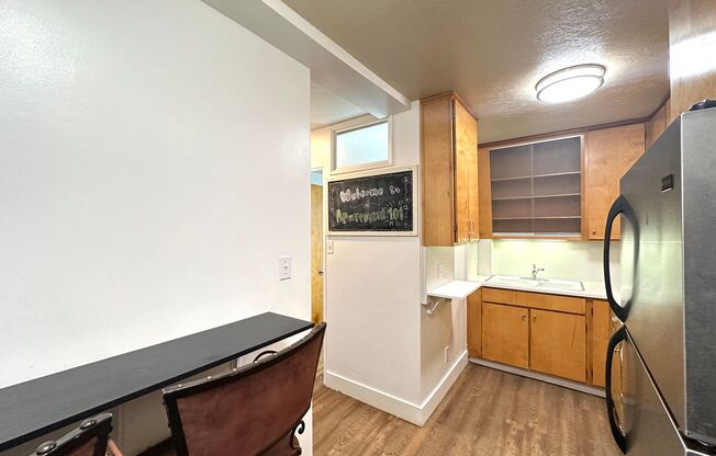 1 bed, 1.5 baths, $1,295, Unit 101