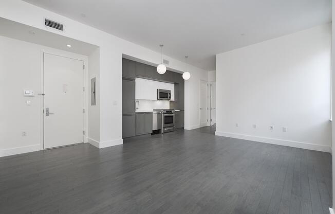1 bed, 1 bath, 725 sqft, $4,850, Unit 422