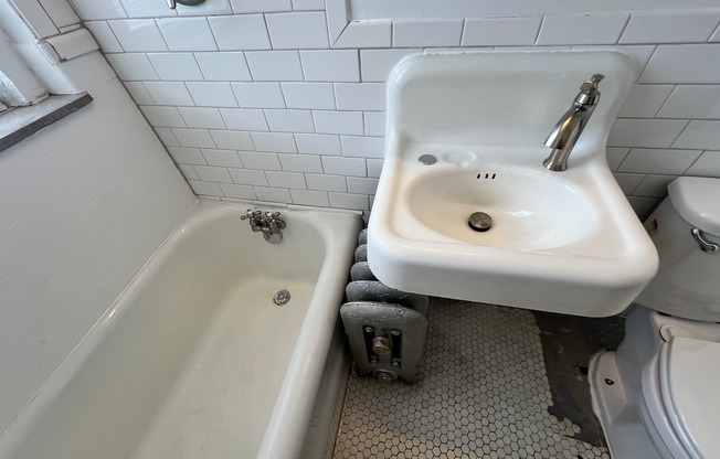 Studio, 1 bath, 440 sqft, $865, Unit 711