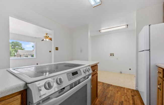803 W 18 ST
