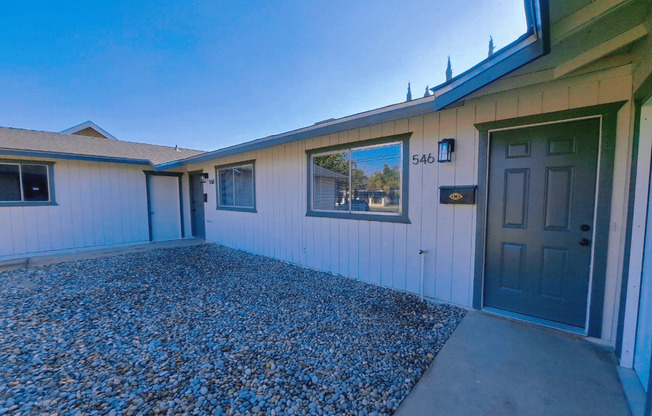 546/550 E Polk St