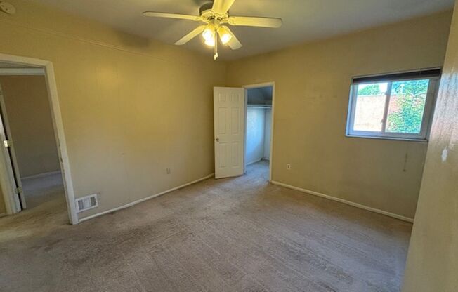 2 beds, 1 bath, $1,095