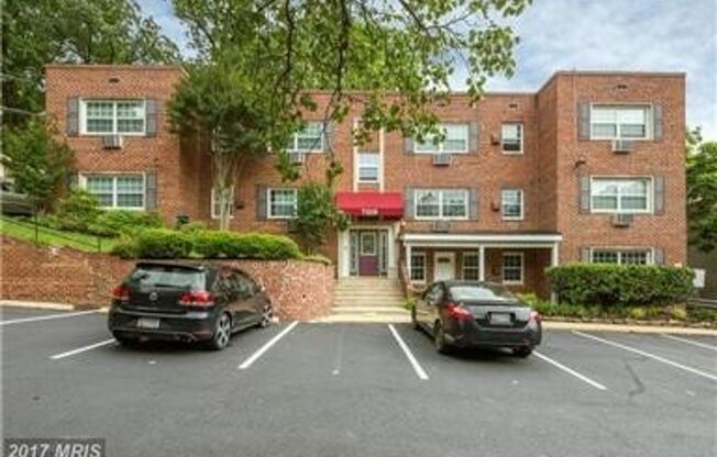 2 beds, 1 bath, $1,900, Unit # 1