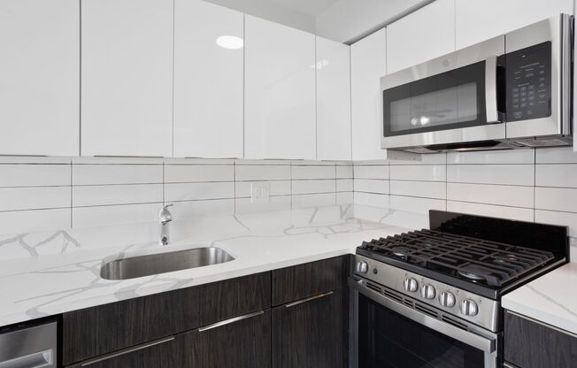 Studio, 1 bath, 295 sqft, $1,475, Unit 434