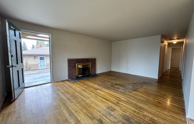 Cozy and quiet 3 bed 1 bath rambler in South Seattle