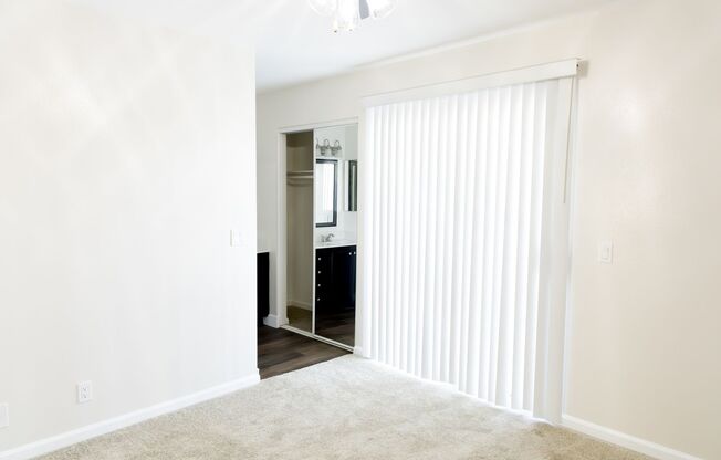 2 beds, 2 baths, 945 sqft, $2,650, Unit 57-203