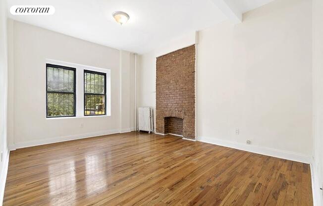 526 W 123 ST