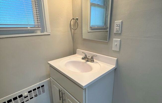 1 bed, 1 bath, 800 sqft, $1,199, Unit Unit 9-D