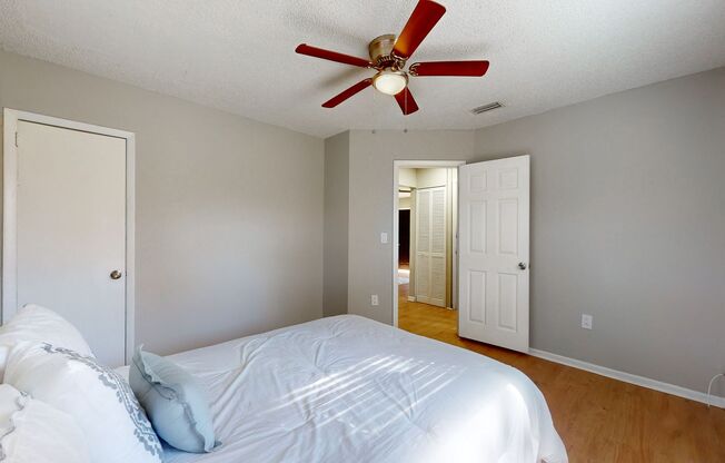 2 beds, 1 bath, $1,195