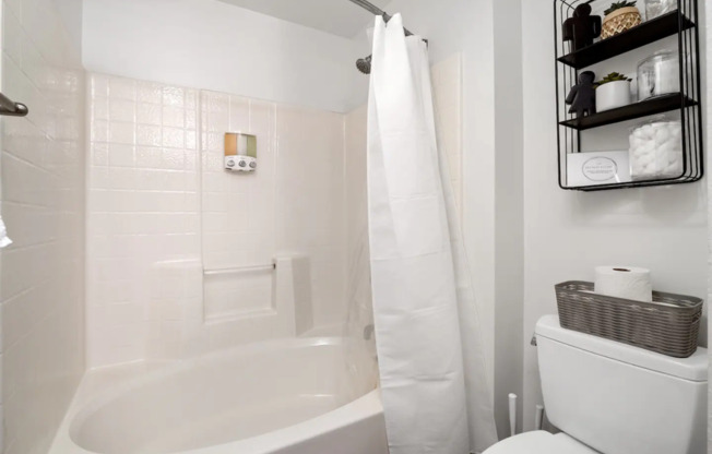 1 bed, 1 bath, 790 sqft, $1,100, Unit 212