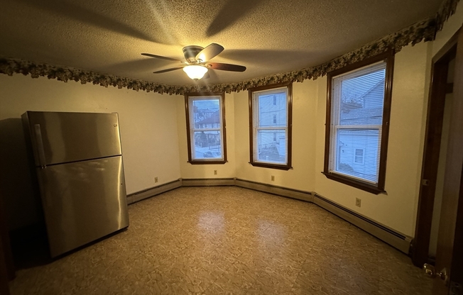 3 beds, 1 bath, 1,000 sqft, $1,500, Unit 2