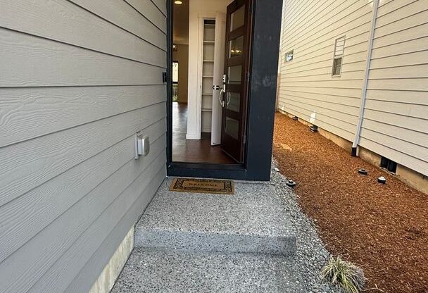 Video! Beautiful new large four bedroom home, Beaverton