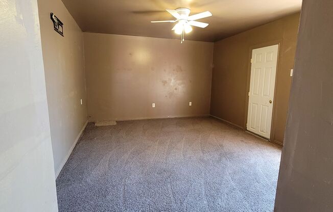 Cozy 2 Bed 2 Bath home located in the Heart of Las Cruces!