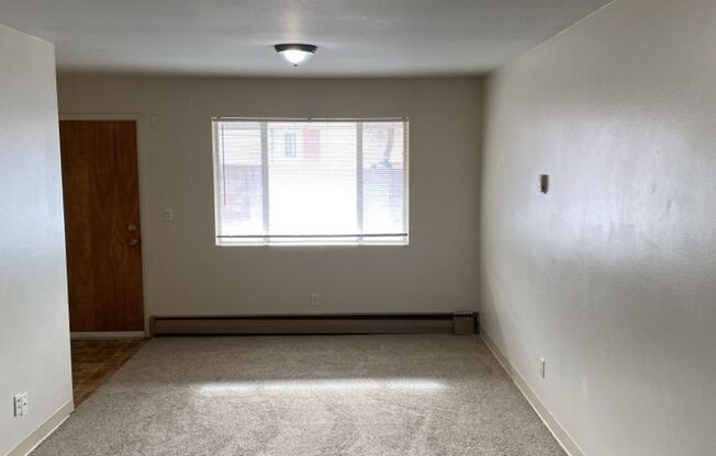 2 beds, 1 bath, $850, Unit 2