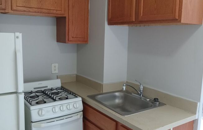 Studio, 1 bath, 400 sqft, $1,200, Unit 823