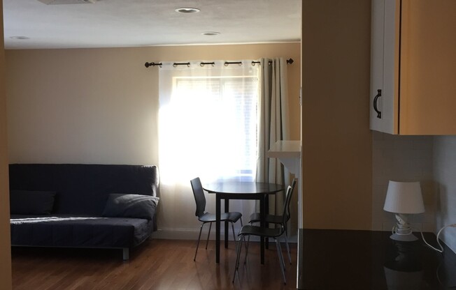 3 beds, 1.5 baths, $4,050, Unit 15