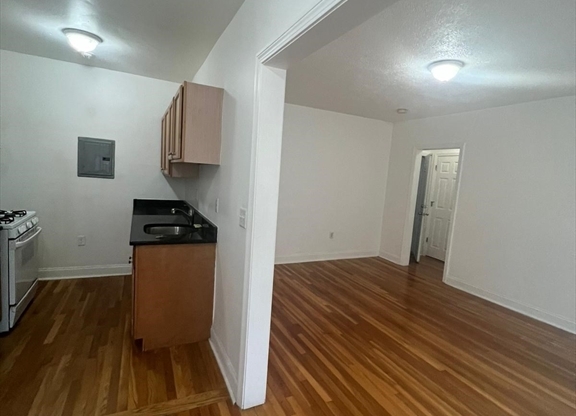 Studio, 1 bath, 999 sqft, $1,700, Unit 3